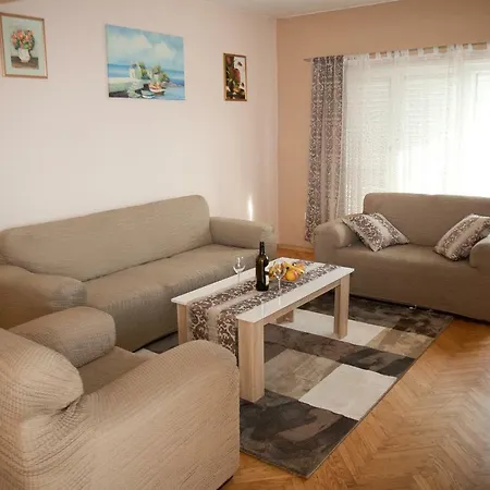 Apartment Ana *