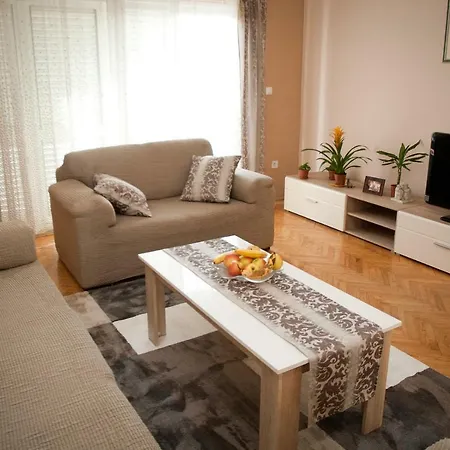 Ana Apartment *