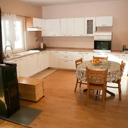Ana Apartment *